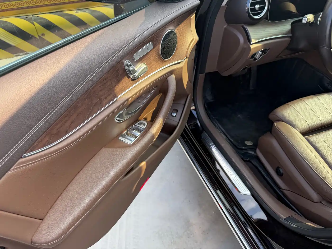 صورة 4 - Mercedes-Benz E-Class