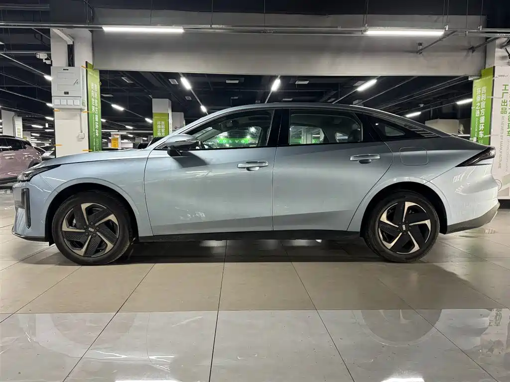 Geely Galaxy Galaxy L6 2025 EM-i 140km Starship Edition фото 4