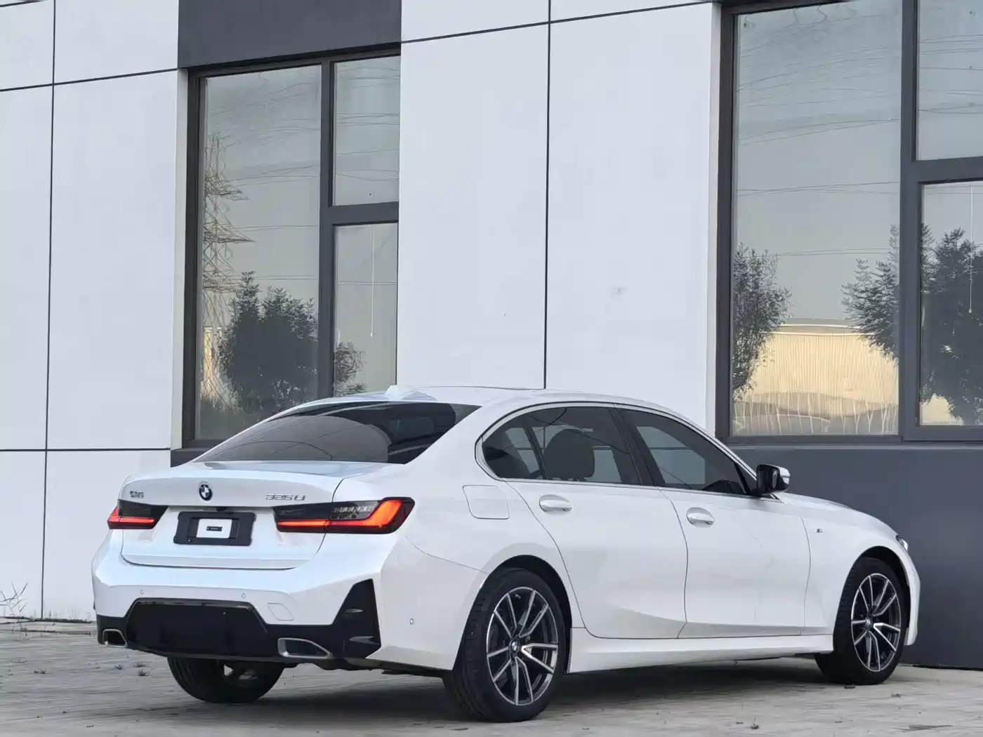 Photo 8 - BMW 3 Series