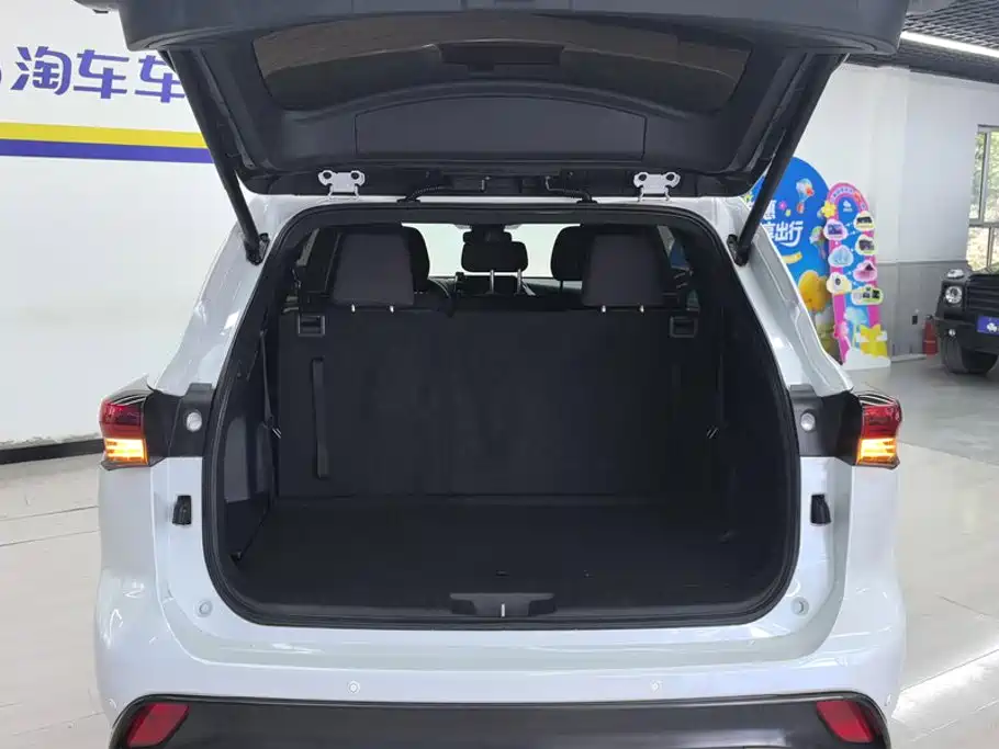 Фото 4 - Toyota Crown Kluger