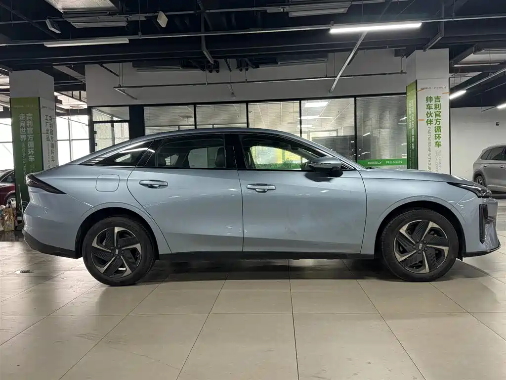 Geely Galaxy Galaxy L6 2025 EM-i 140km Starship Edition фото 5