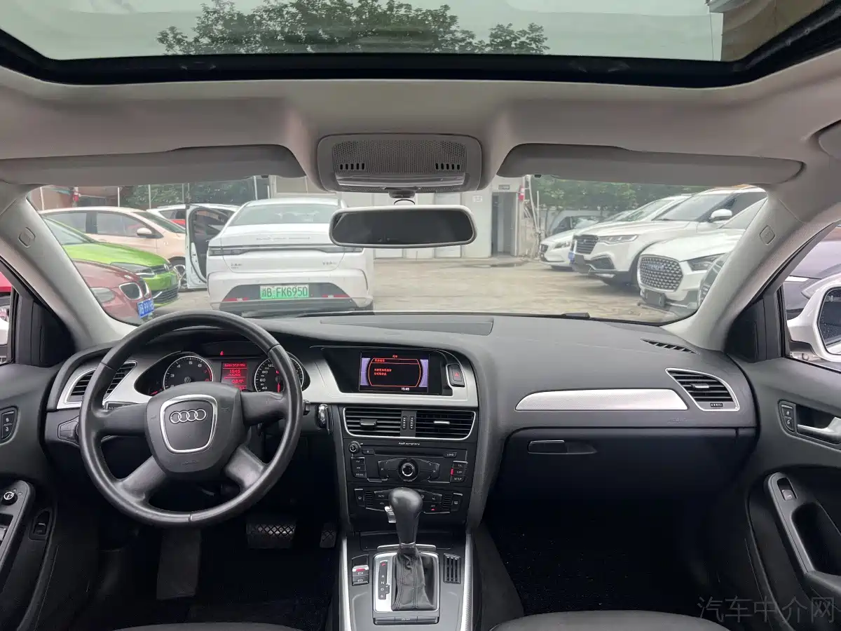 Audi A4L 2011 2.0 TFSI Standard фото 6