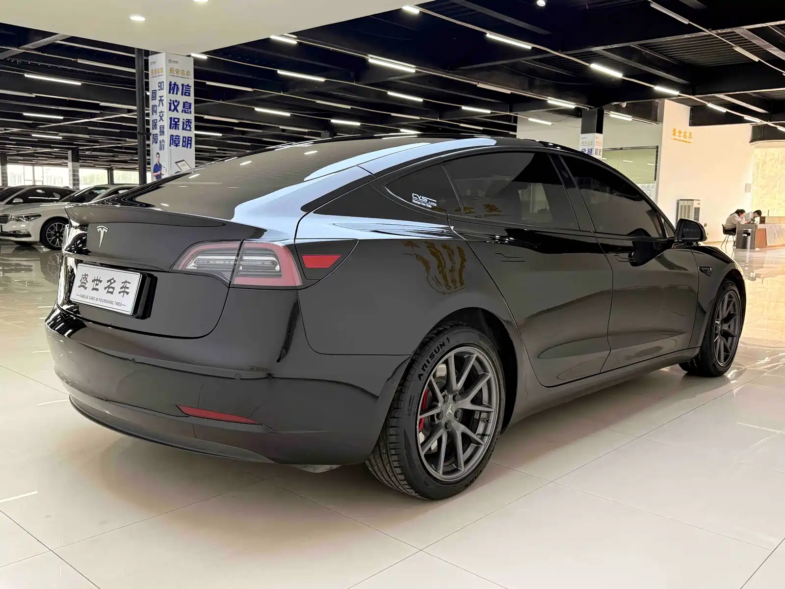 Photo 10 - Tesla Model 3