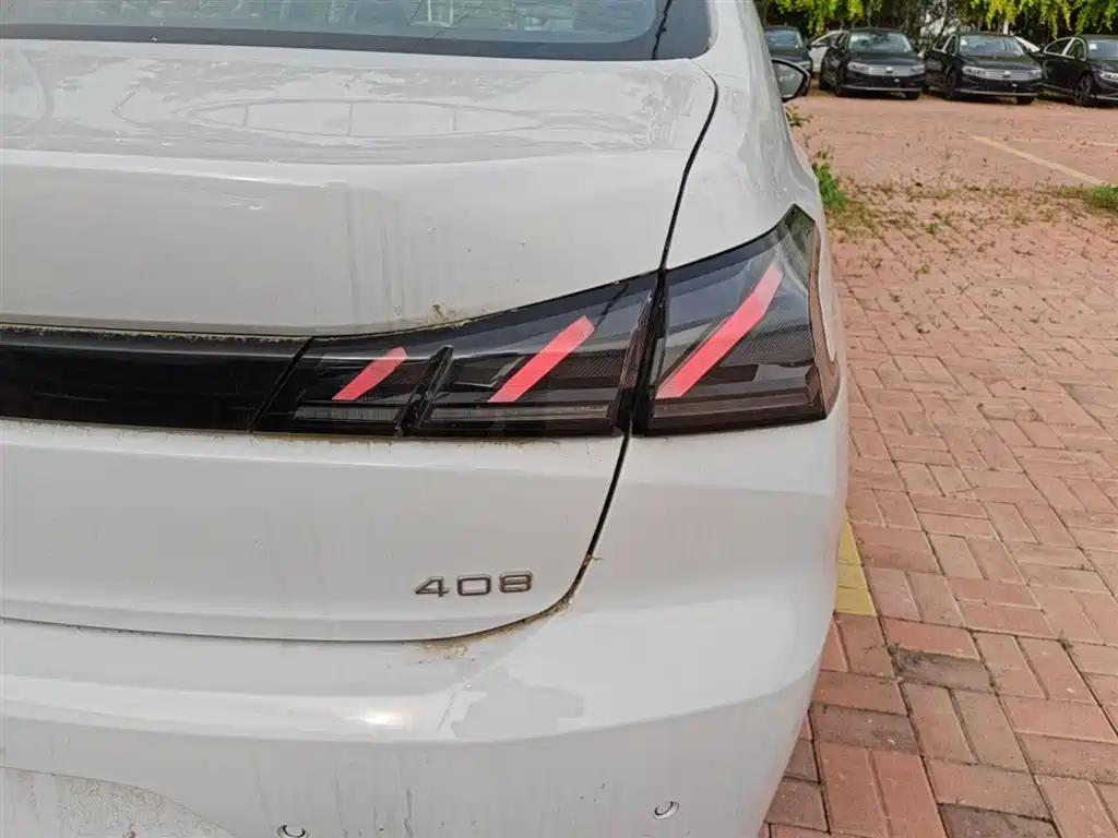 PEUGEOT 408