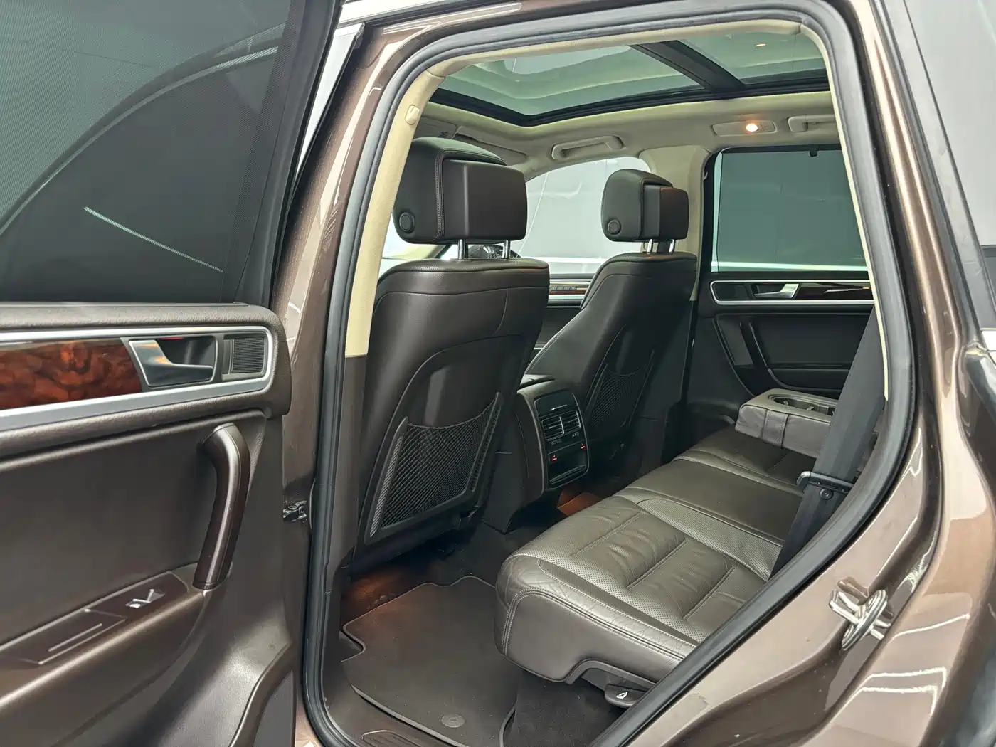 Volkswagen Touareg 2012 R-Line High Spec фото 11