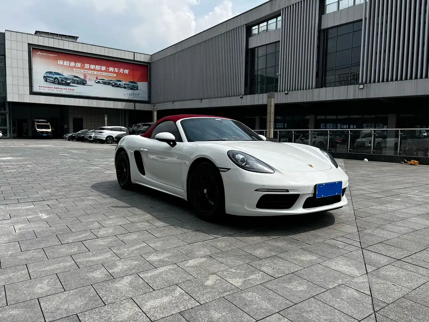 Photo 3 - Porsche 718