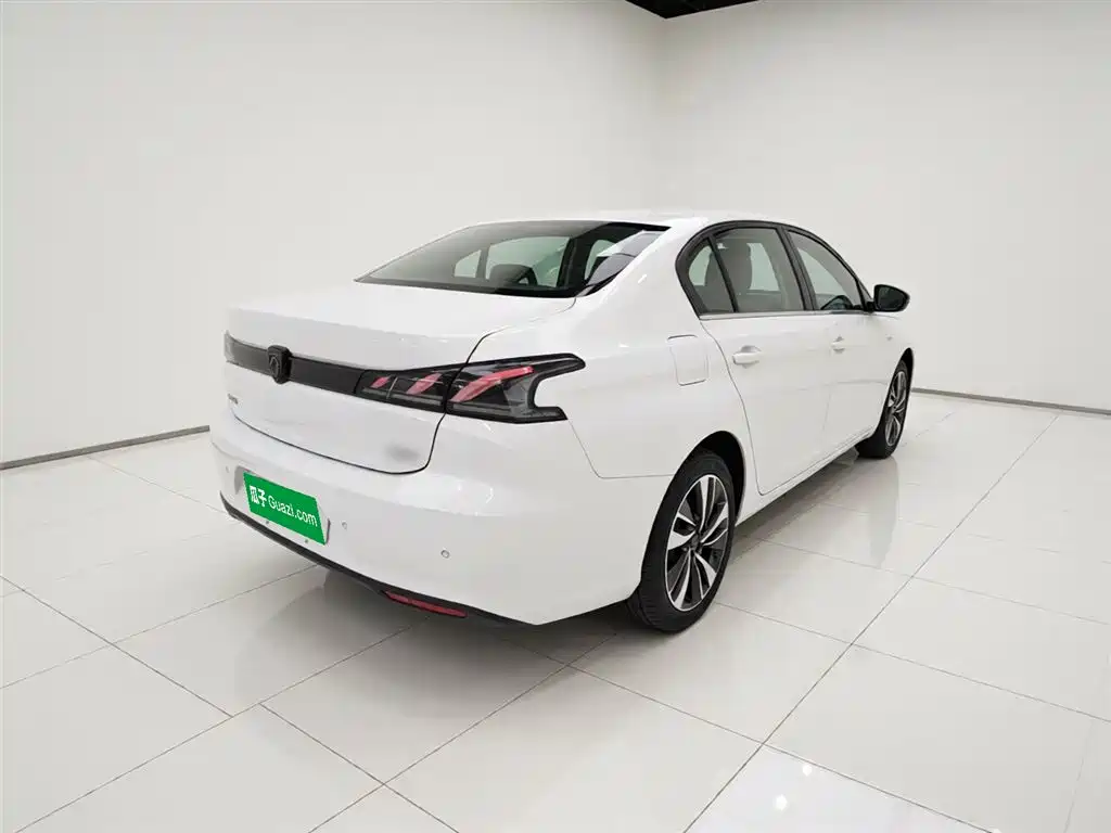 PEUGEOT 408
