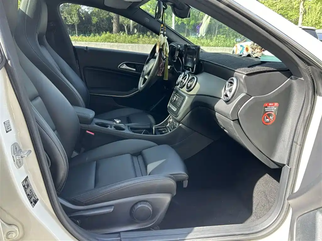 Mercedes-Benz CLA (Import) 2017 CLA 200 Dynamic фото 18