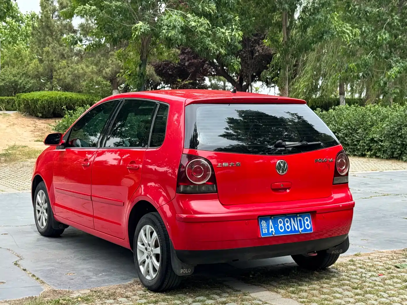 Volkswagen Polo 2011 1.4L Automatic Cool Edition фото 11