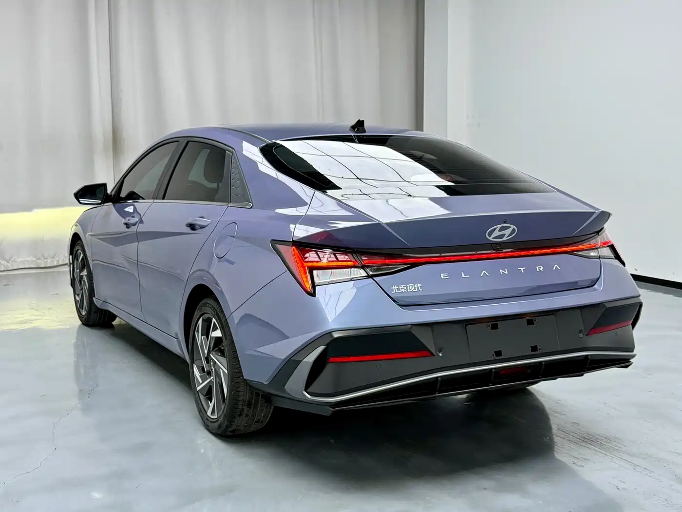 Hyundai Elantra 2023 Model 1.5L CVT LUX Premium Edition фото 13
