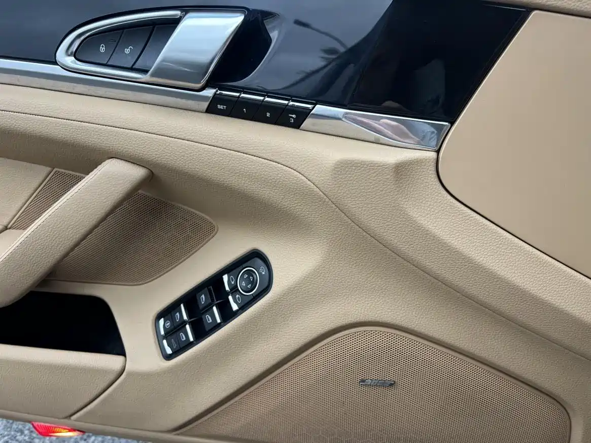 Porsche Panamera 2013 Panamera Platinum Edition 3.6L фото 10