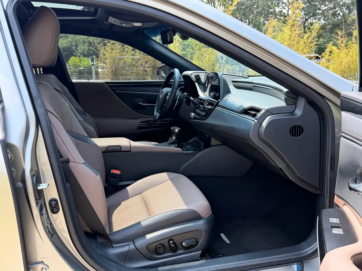 Lexus ES 2022 200 Excellence Edition фото 15