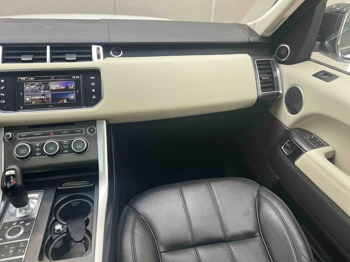 Land Rover Range Rover Sport 2016 Model 3.0 SC V6 HSE DYNAMIC фото 10