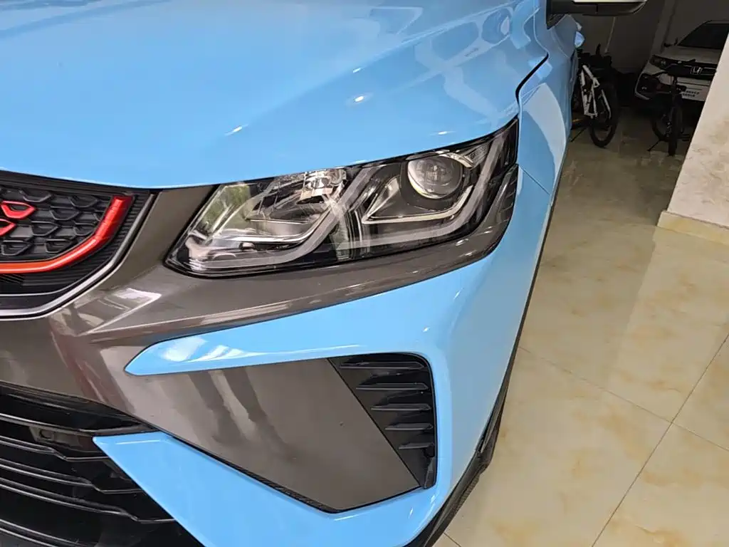 Фото 24 - Geely Coolray