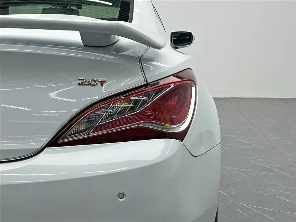 Hyundai Genesis Coupe 2014 2012 2.0T Automatic Elegant Edition