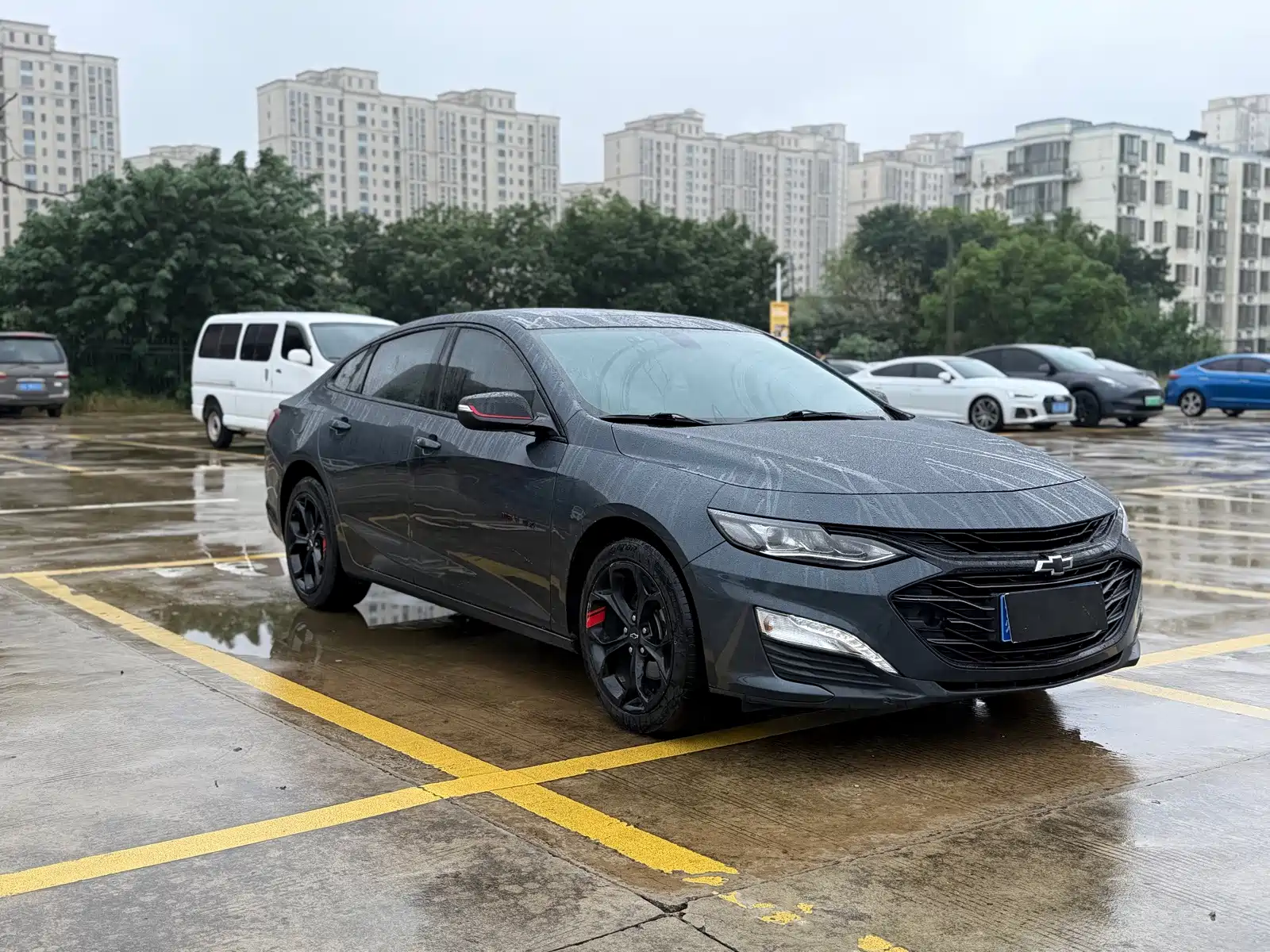 Photo 3 - Chevrolet Malibu XL