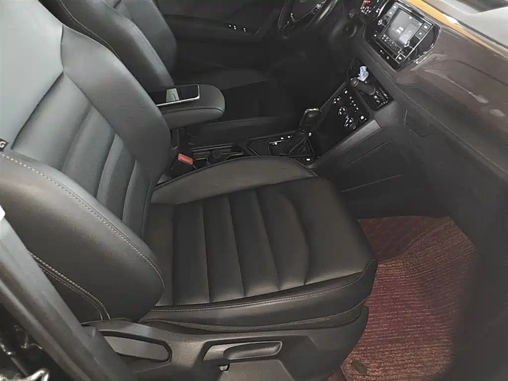 Volkswagen Tharu 2020 280TSI 2WD Comfort Edition China VI фото 25