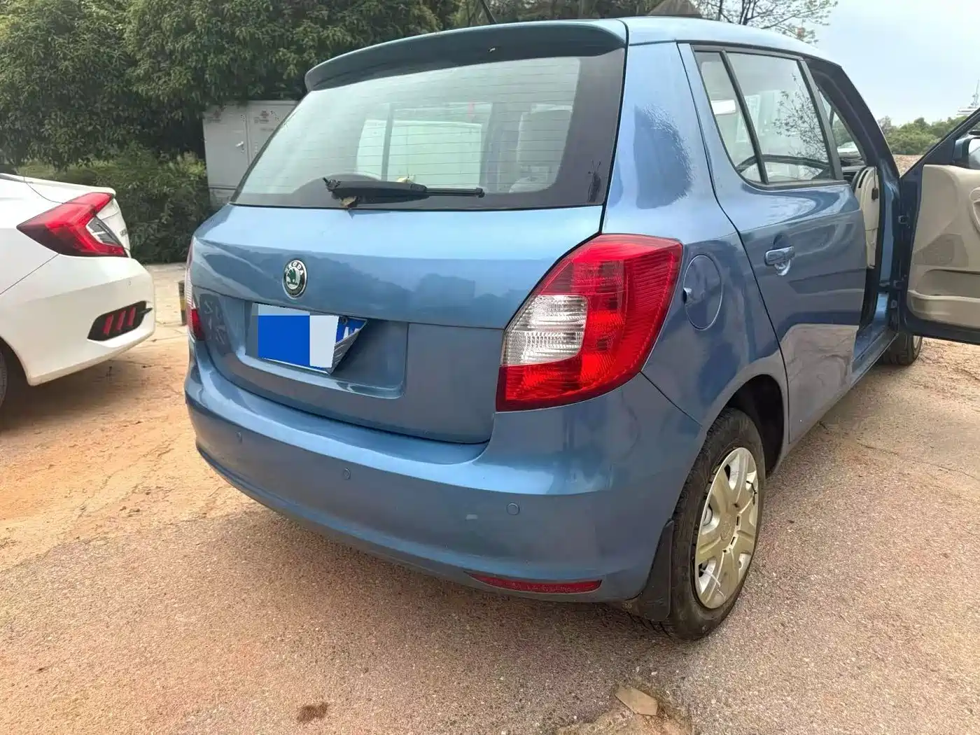 Škoda Fabia 2012 1.4L Automatic Crystal Edition фото 4