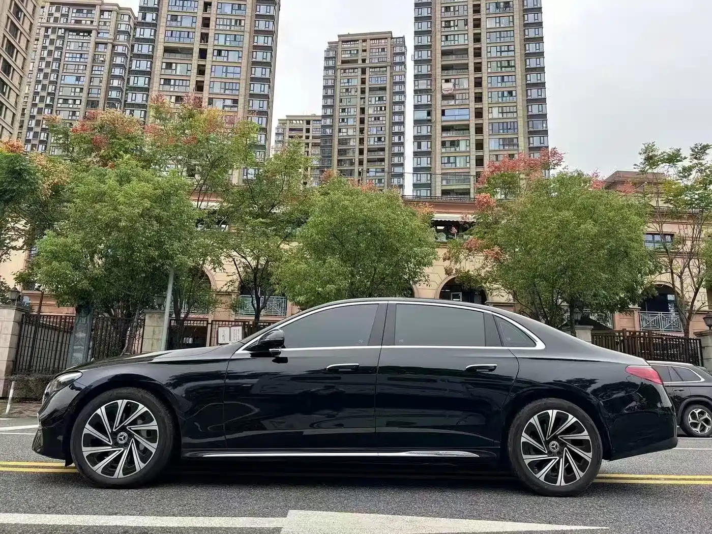 Mercedes-Benz E-Class 2024 Model E 300 L Luxury фото 9