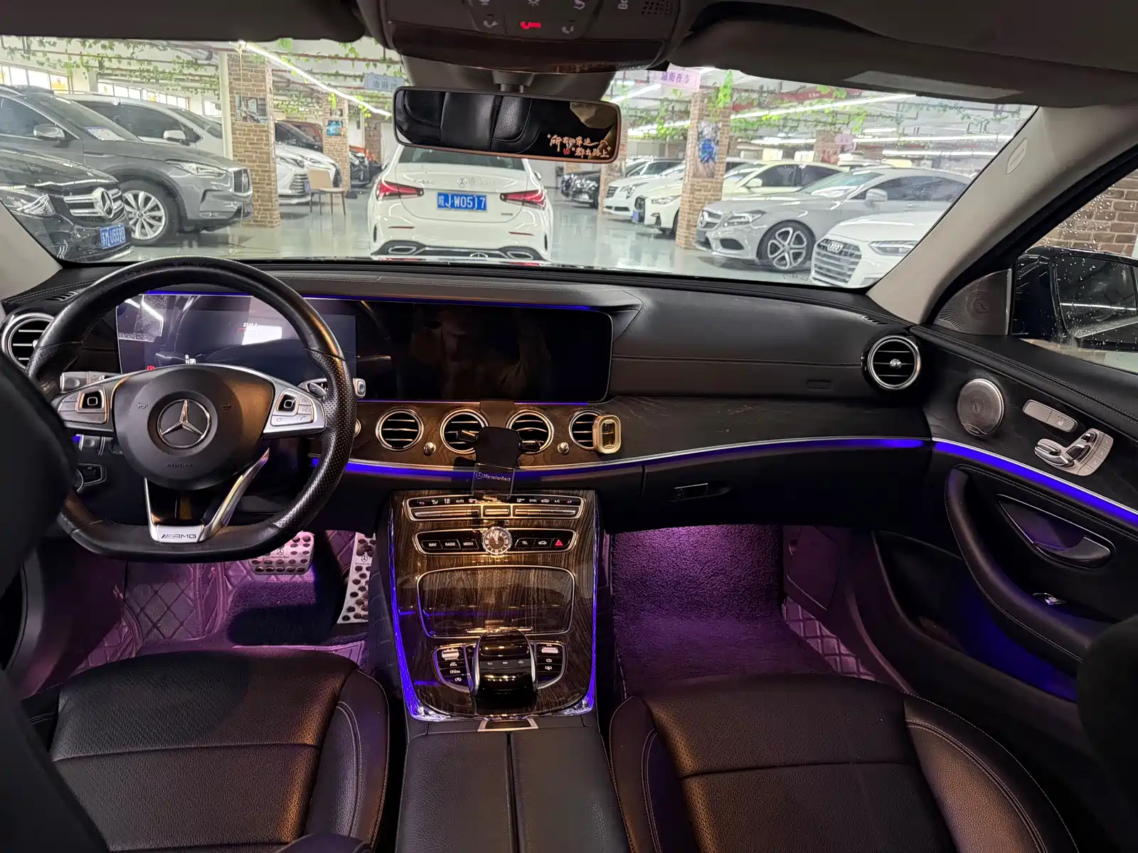 Фото 6 - Mercedes-Benz E-Class