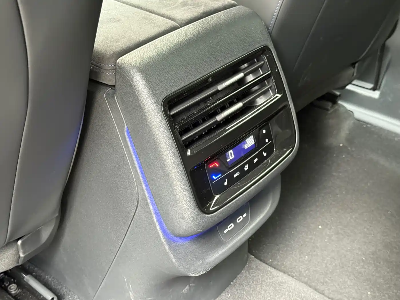 Volkswagen Teramont 2025 Teramont Pro 450TSI 4WD Summit Edition фото 21