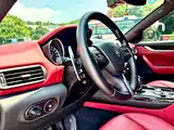 Photo 9 - Maserati Levante