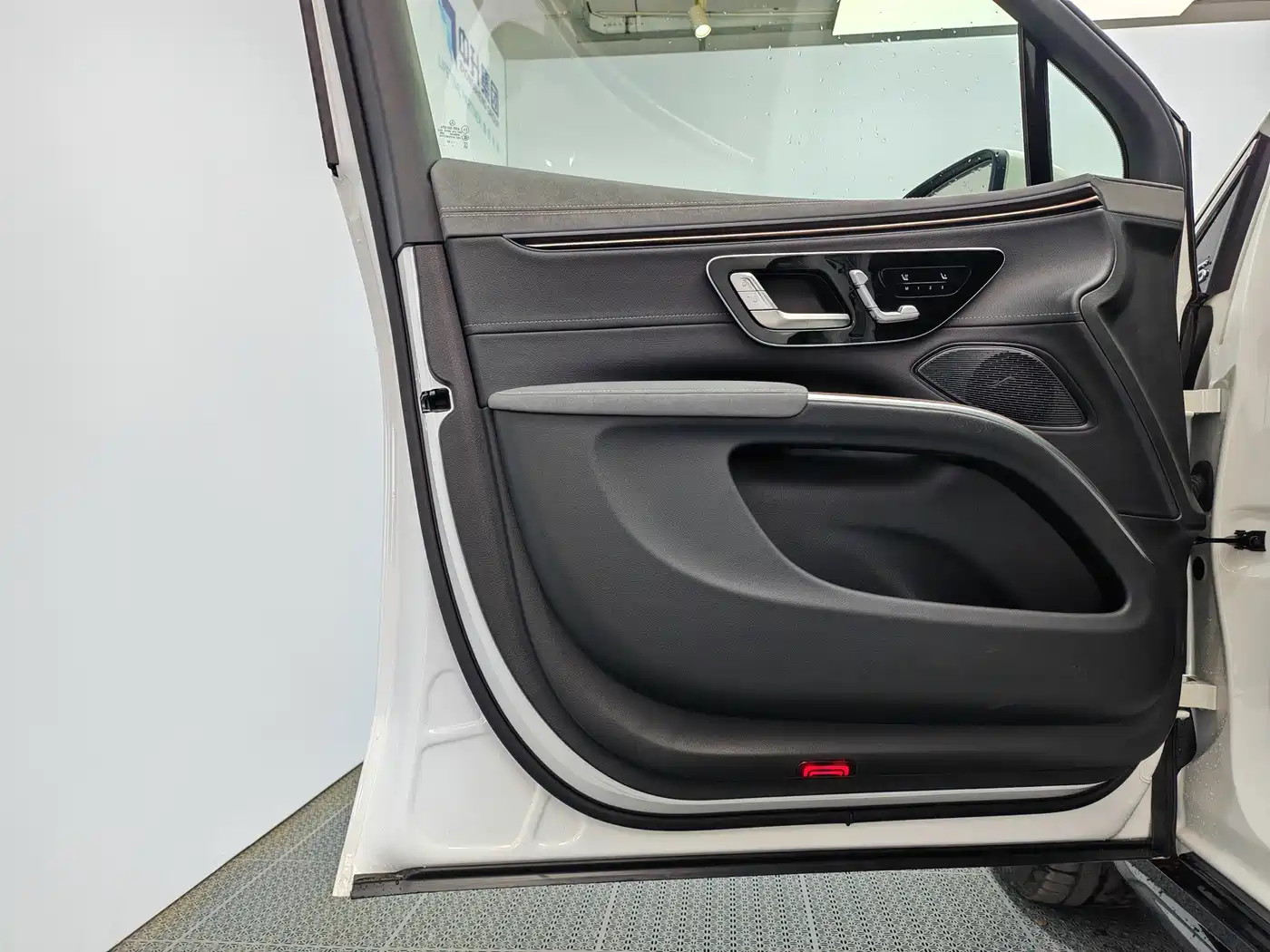 Mercedes-Benz EQS SUV 2023 450 4MATIC Pioneer Edition фото 13