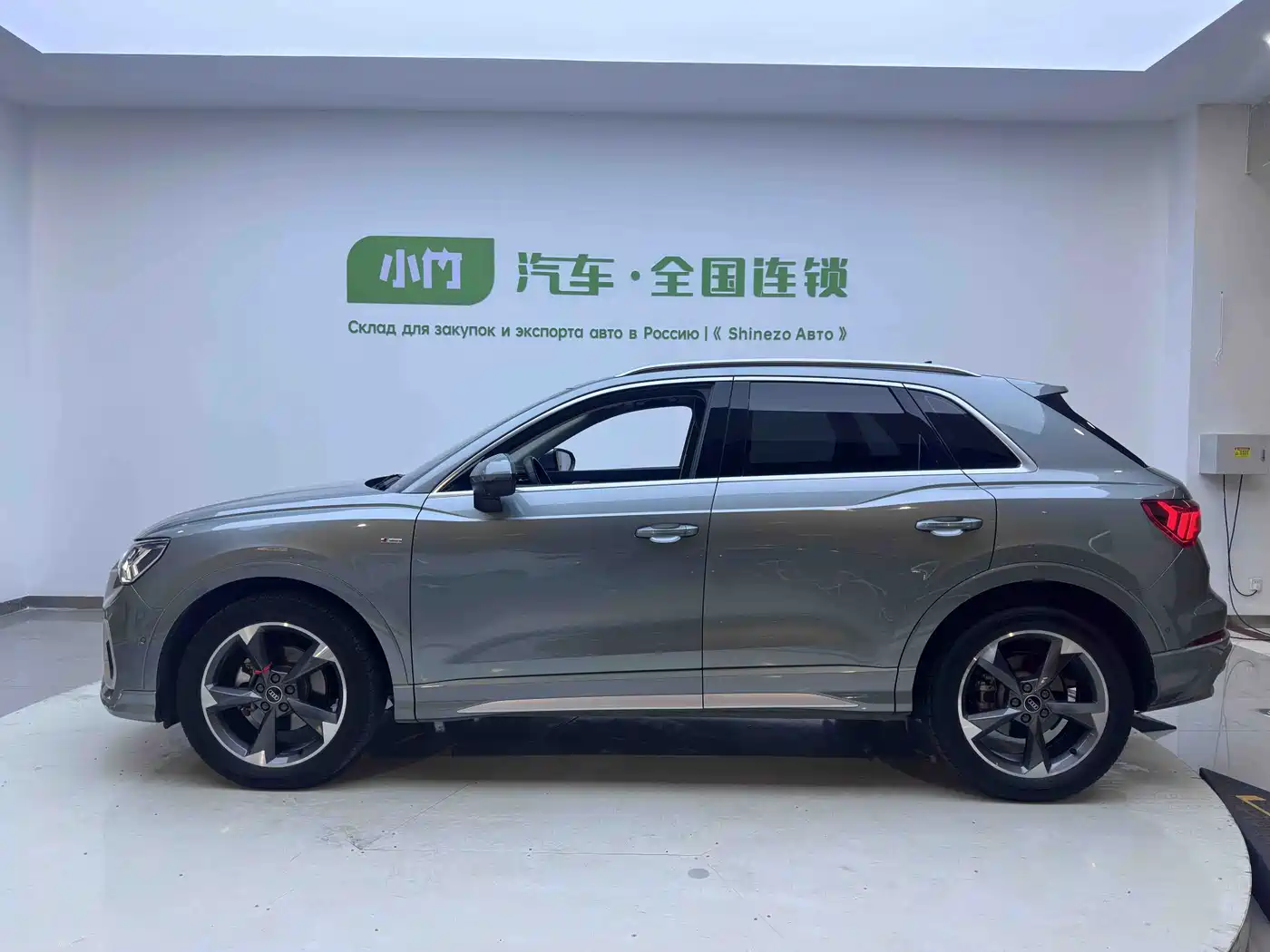 AUDI Q3