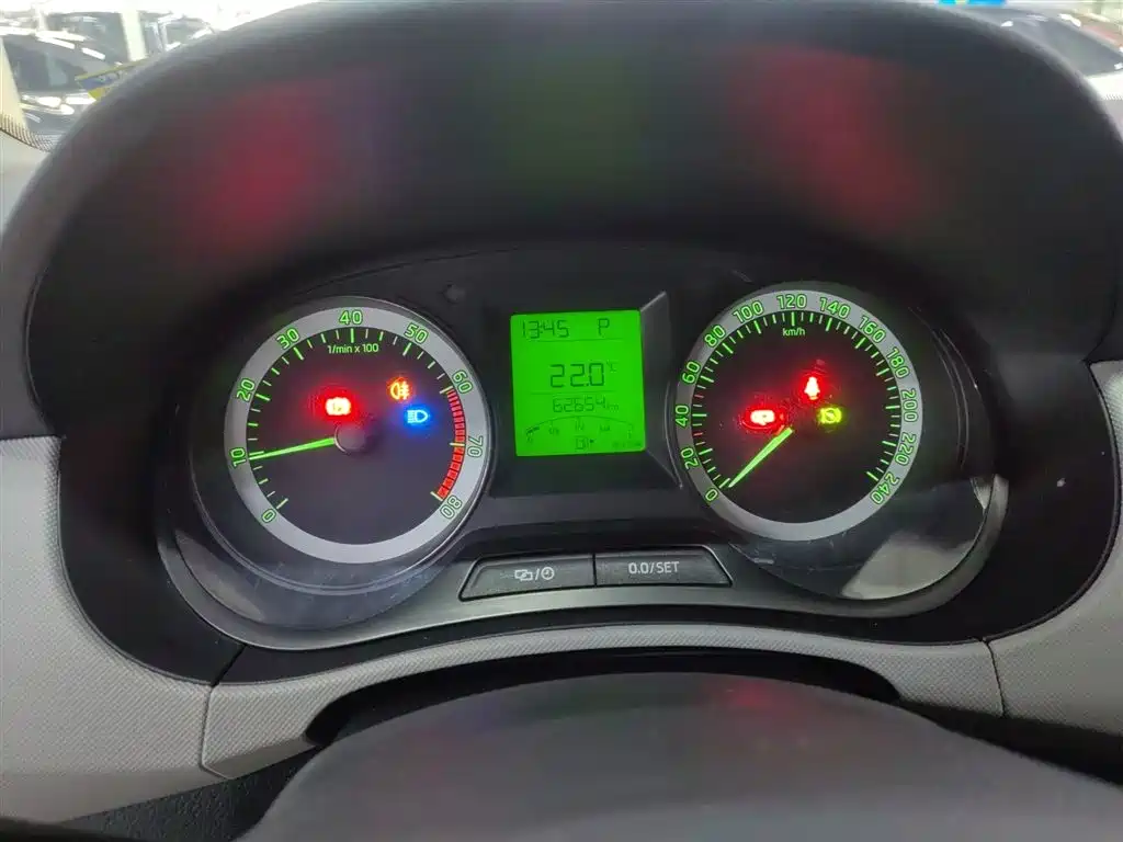 Škoda Fabia 2017 1.4L Auto Car Enjoy Edition фото 12