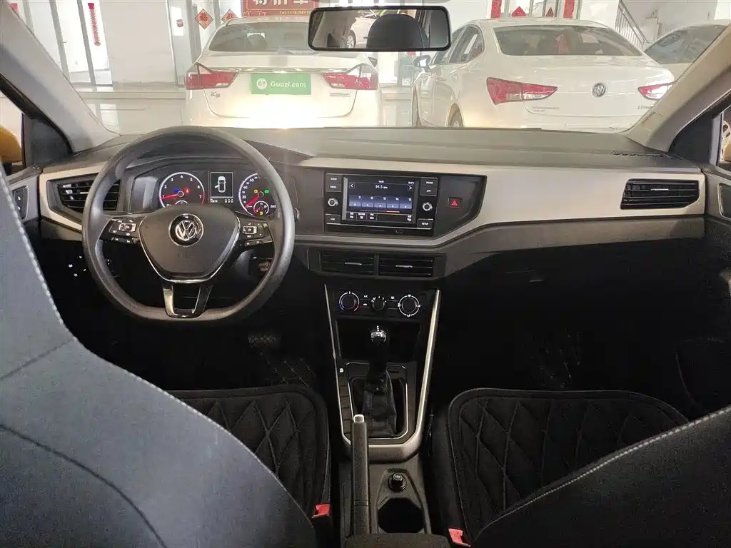 VOLKSWAGEN POLO
