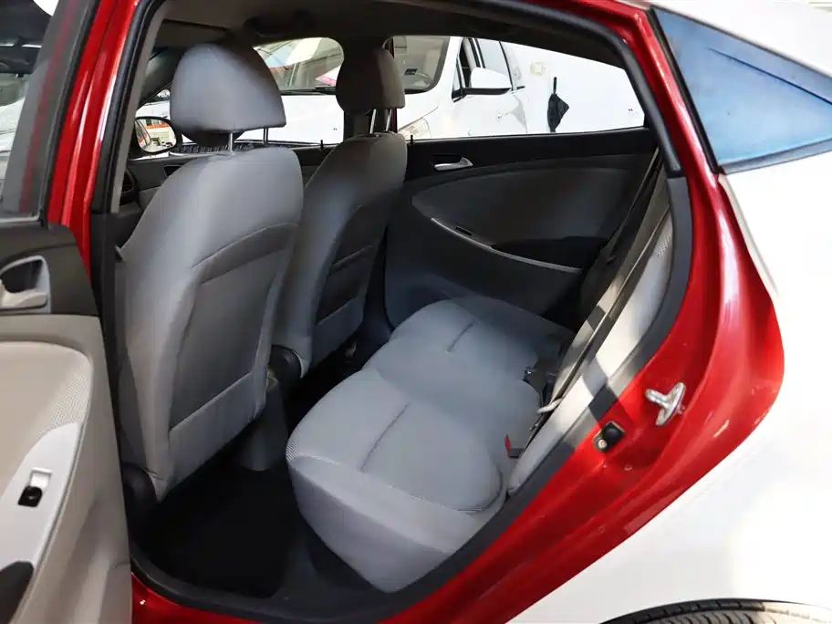 Hyundai Verna 2010 Sedan 1.4L Automatic Comfort GS фото 5