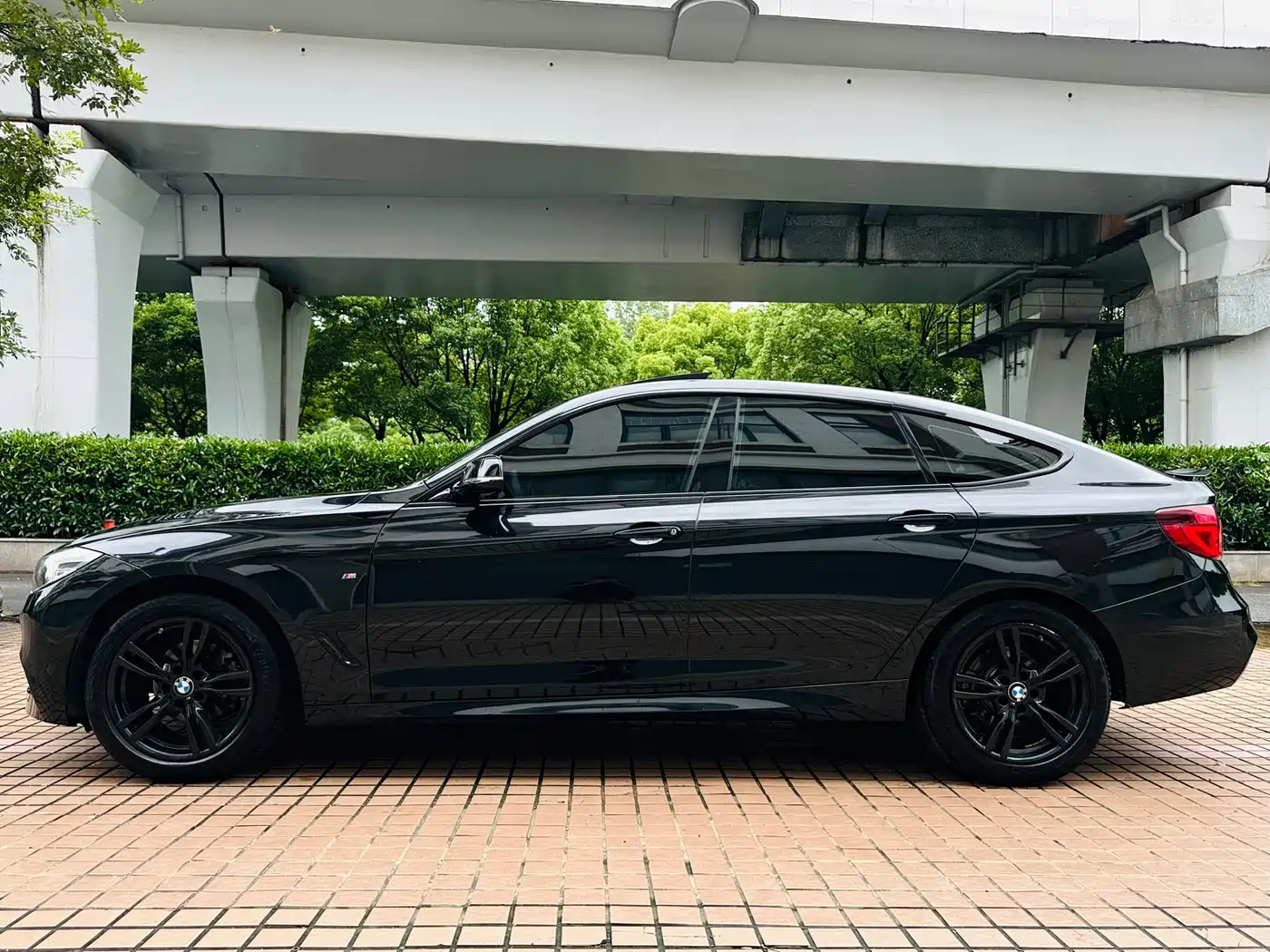 BMW 3 Series GT 2019 320i M Sport Black Night Edition фото 21