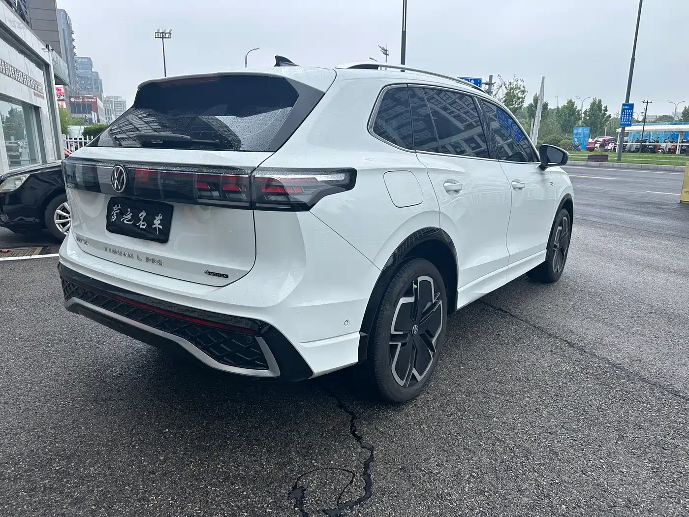 Volkswagen Tiguan L 2024 PRO 380TSI 4WD R-Line Premium Edition фото 9