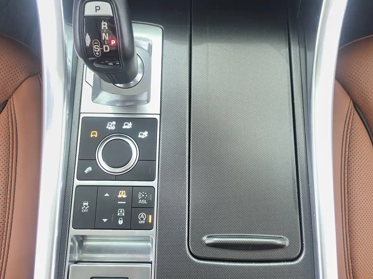 Land Rover Range Rover Sport 2016 Model 3.0 SDV6 HSE DYNAMIC фото 19