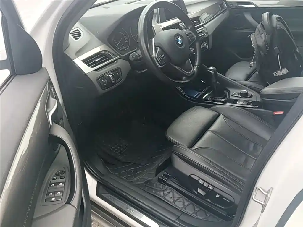 BMW X1 2016 sDrive18Li Luxury Model фото 16