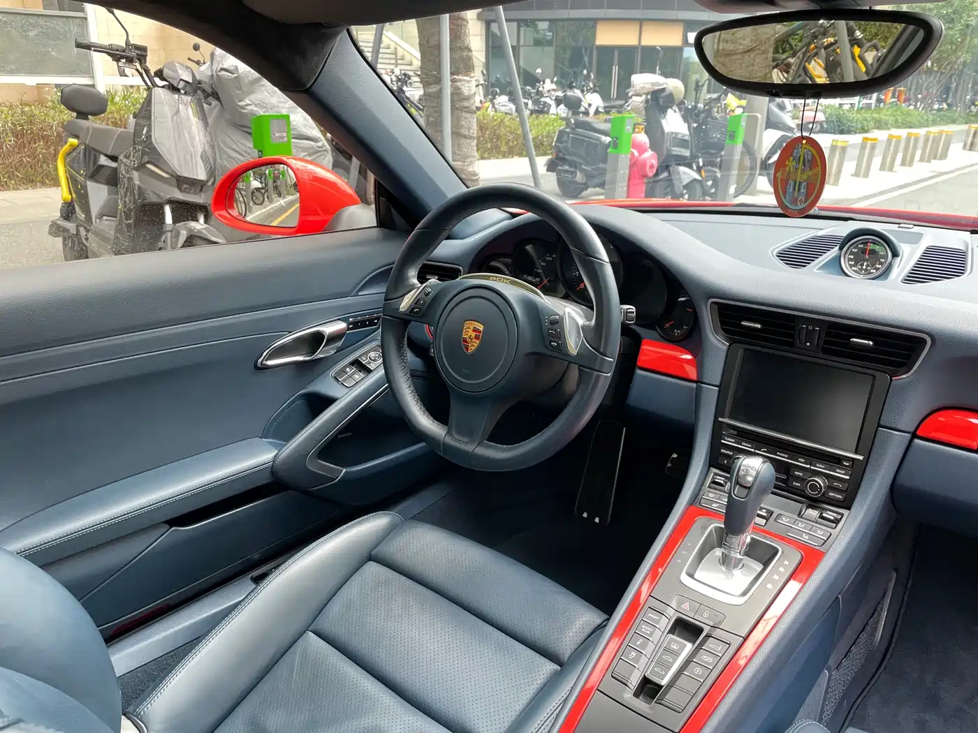 Porsche 911 2015 Carrera 4 3.4L Style Edition фото 30