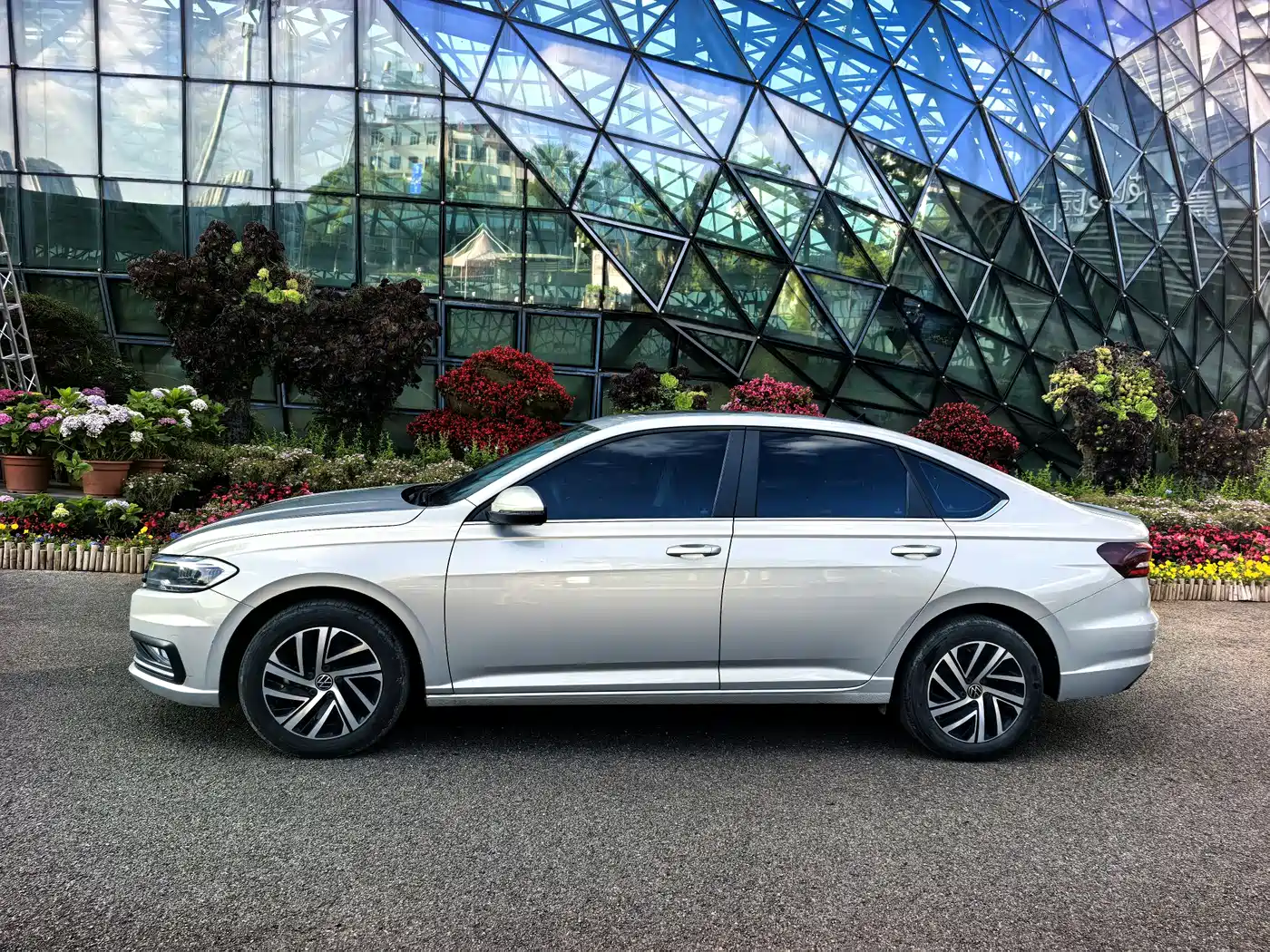 Volkswagen Lavida 2021 1.5L Auto Comfort Edition фото 15