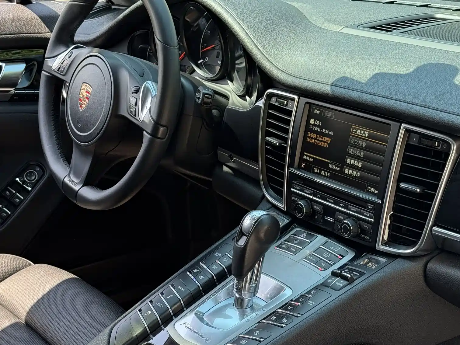 Фото 14 - Porsche Panamera