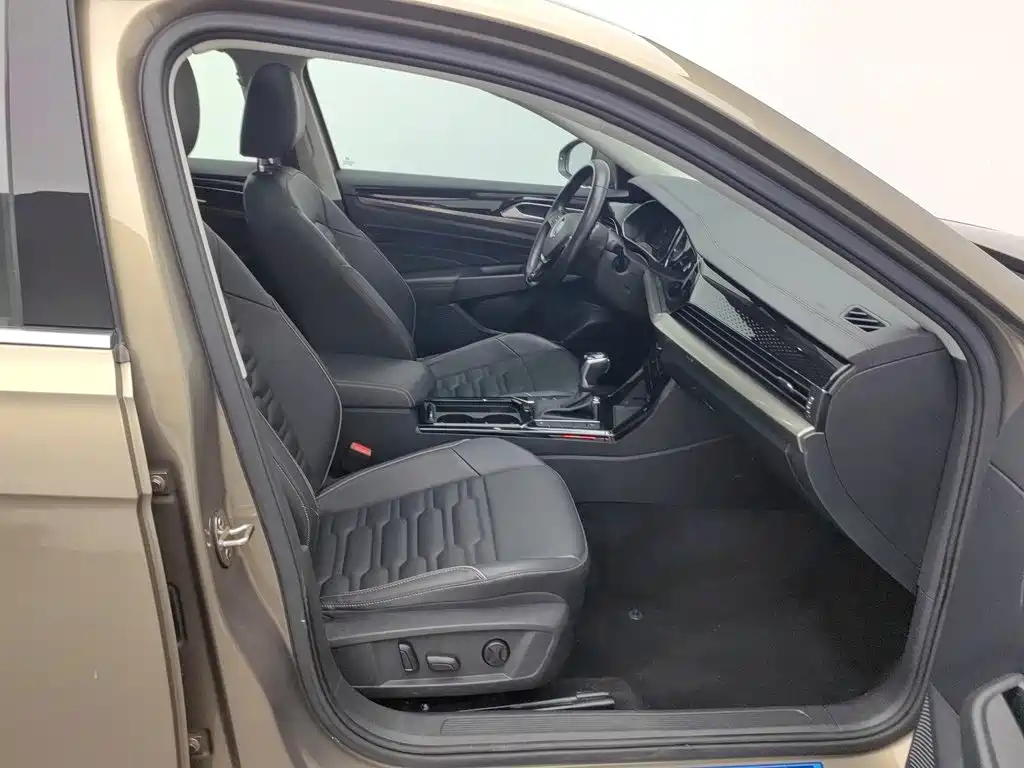 Фото 23 - Volkswagen Passat
