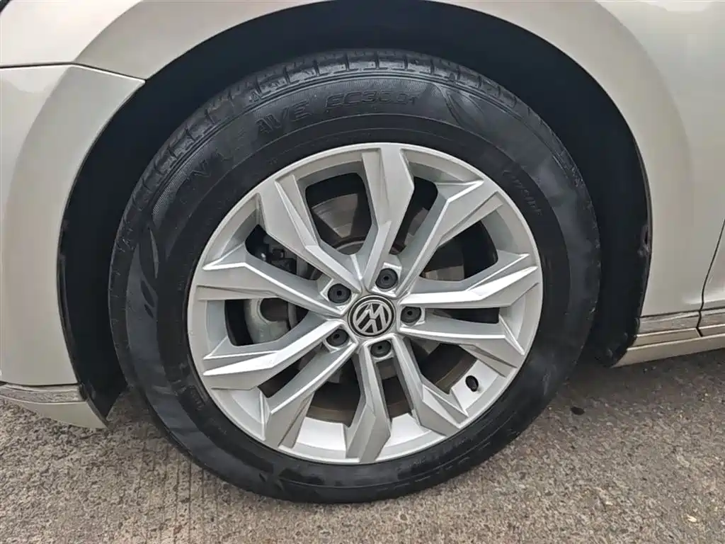 Volkswagen Magotan 2017 330TSI DSG Luxury фото 23