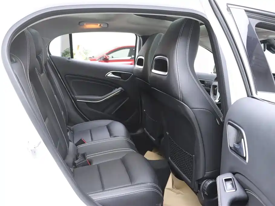 Mercedes-Benz GLA 2016 GLA 220 4MATIC Fashion фото 16
