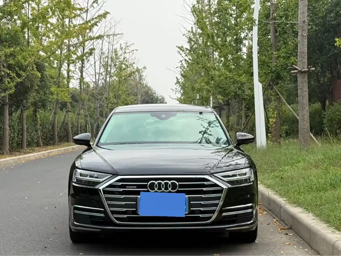 Photo 2 - Audi A8