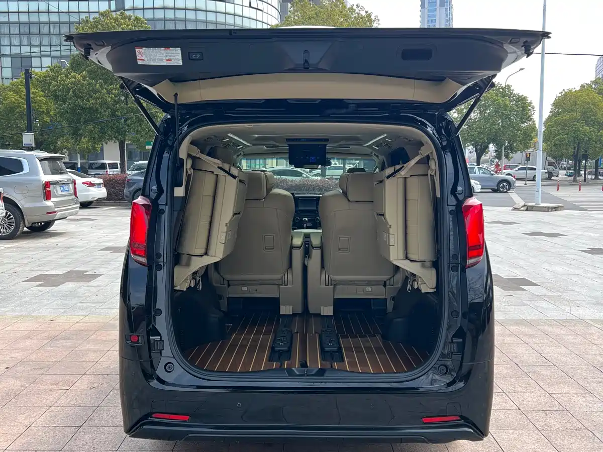 Toyota Alphard 2019 Hybrid 2.5L Premium Edition фото 25