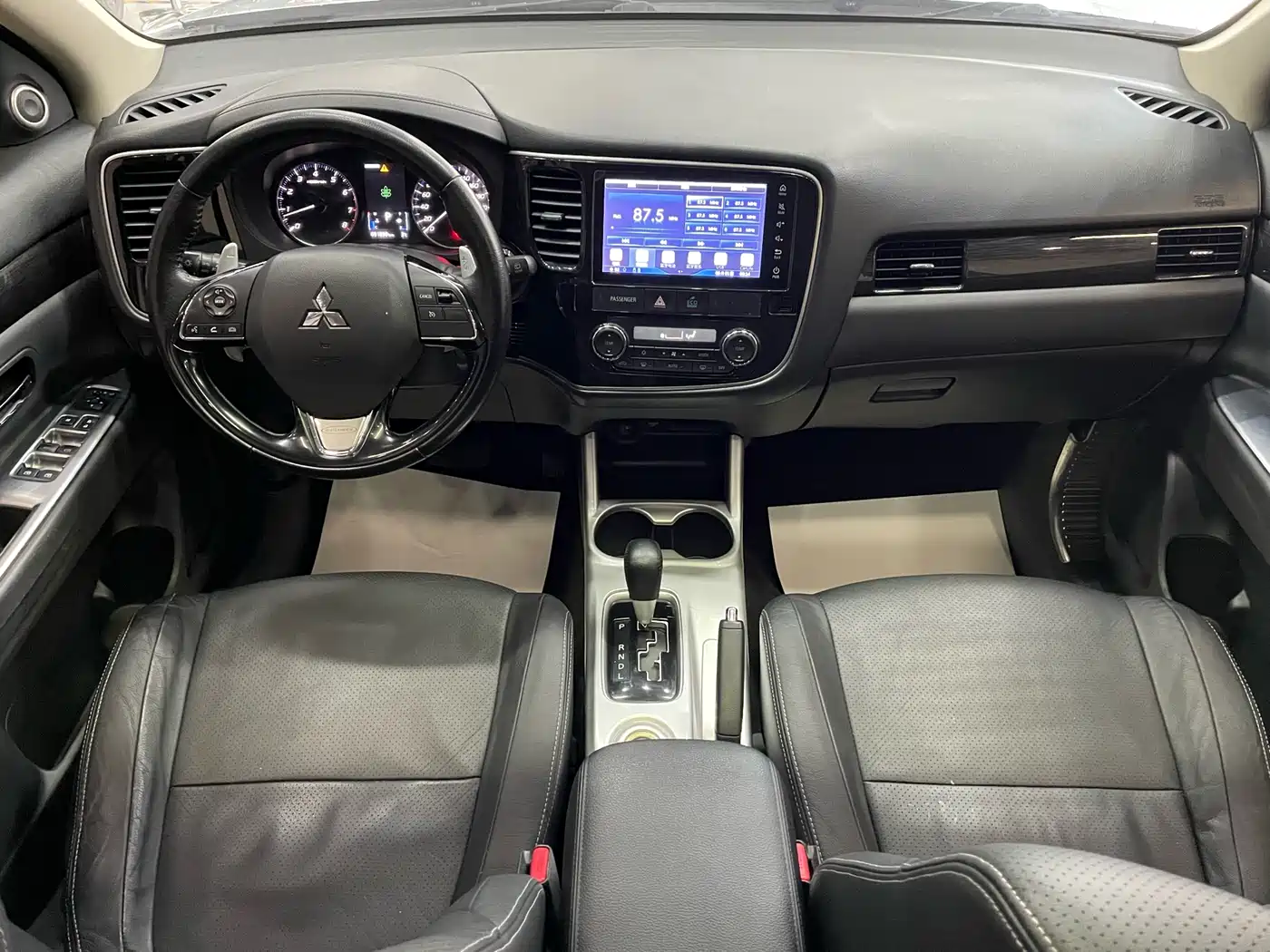 MITSUBISHI OUTLANDER