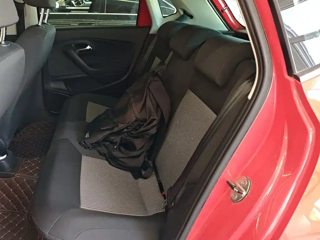 Volkswagen Polo 2016 1.4L Automatic Trend фото 17