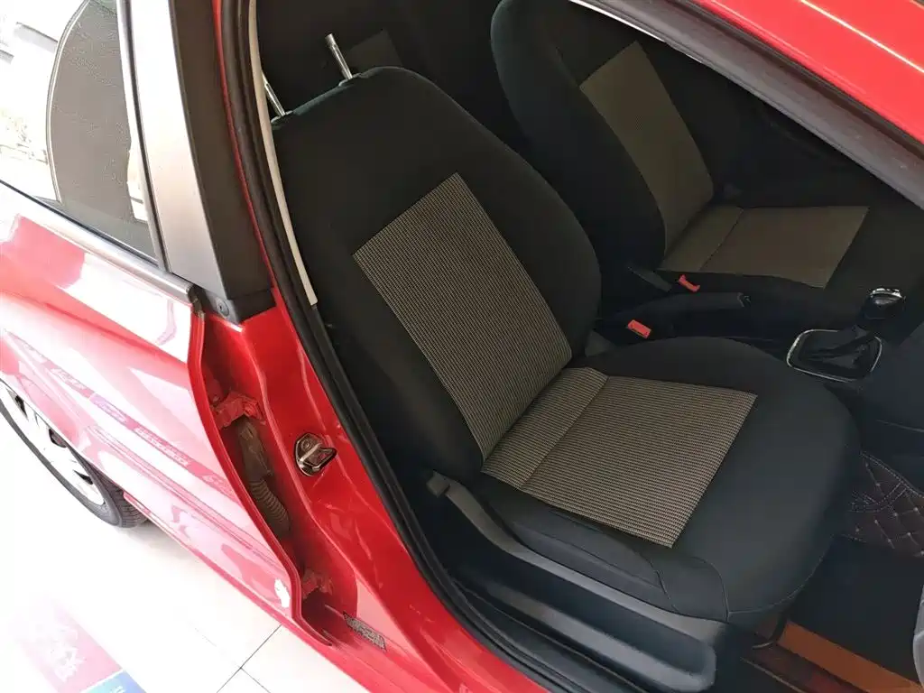 Volkswagen Polo 2016 1.4L Automatic Trend фото 25