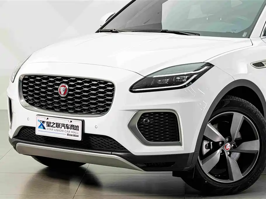 Фото 2 - Jaguar E-PACE