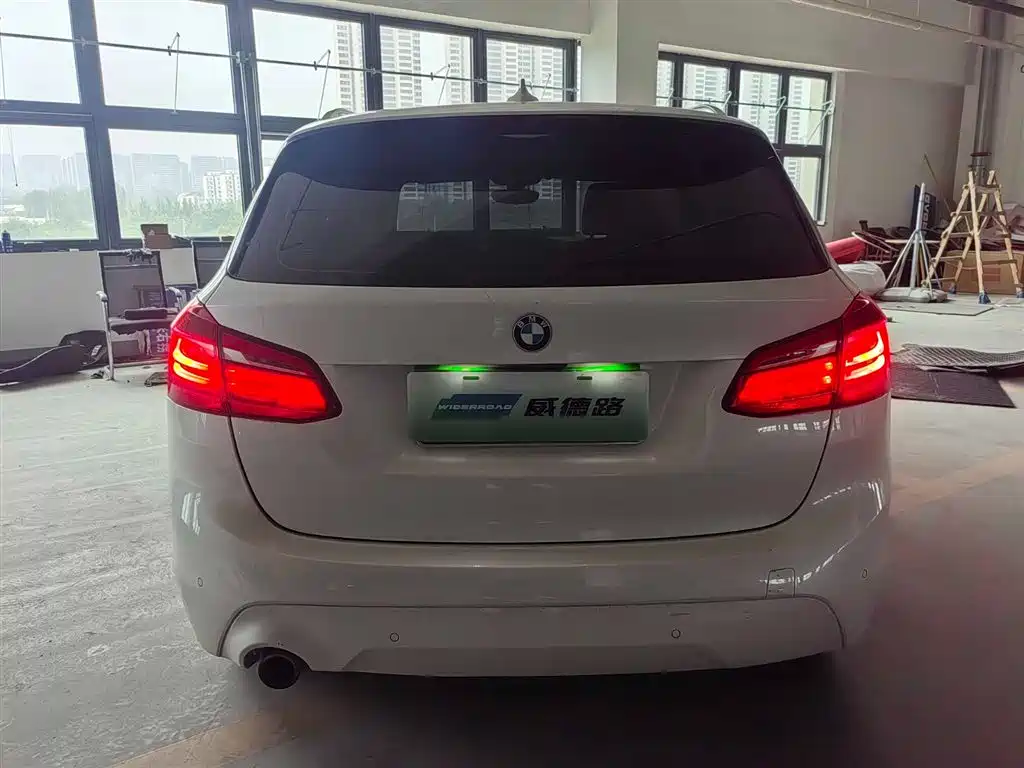 BMW 2 Series Touring 2018 218i Luxury Line фото 5