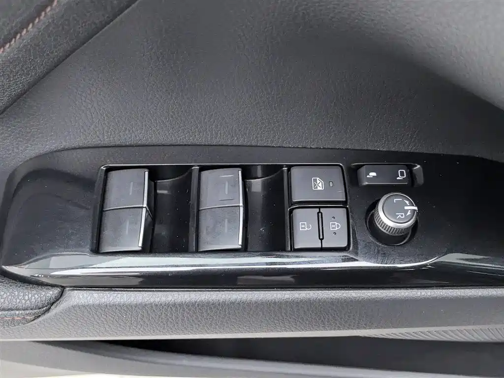 Toyota Camry 2021 Hybrid 2.5HGVP Leading Edition фото 9