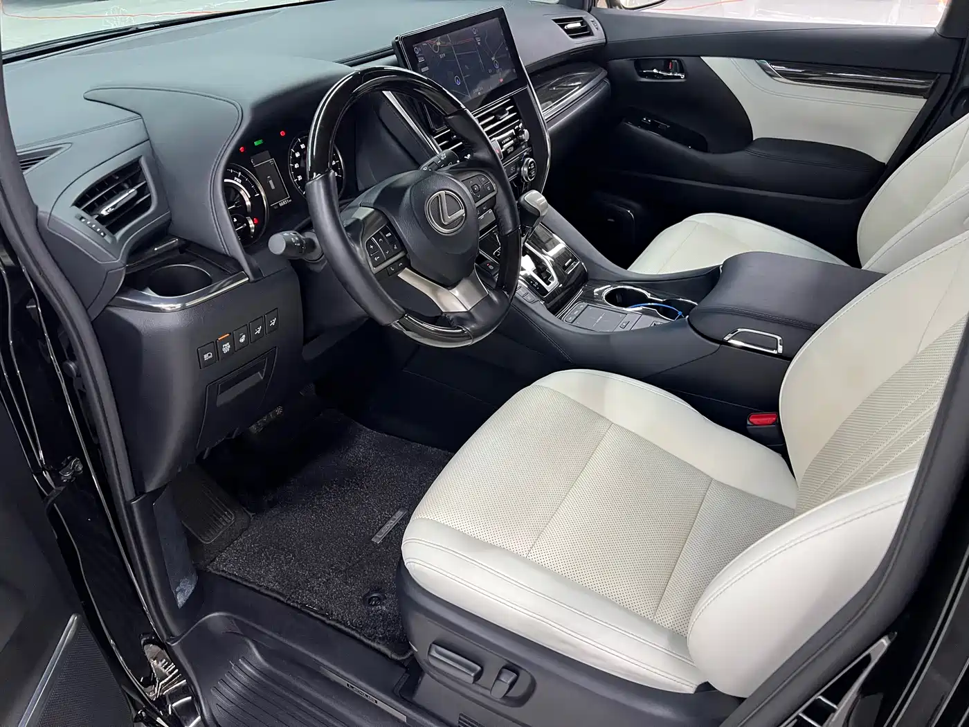 Lexus LM 2020 300h Seven-Seater Elegance Edition фото 20